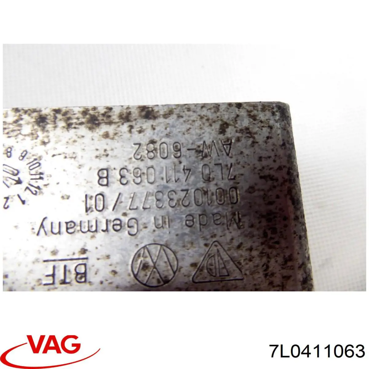 7L0411063 VAG Кронштейн кріплення переднього стабілізатора