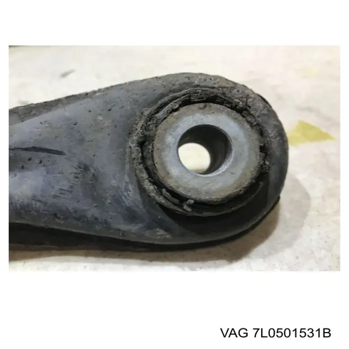 7L0501531B VAG Сайлентблок верхнього важеля
