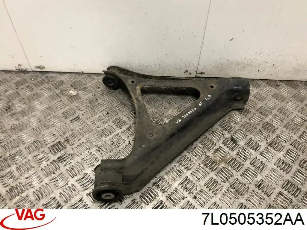 Важіль задньої підвіски нижній, правий VAG 7L0505352AA ціна, від 23.62 USD