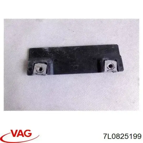 Купити 7L0825263 VAG Кронштейн кріплення захисту двигуна