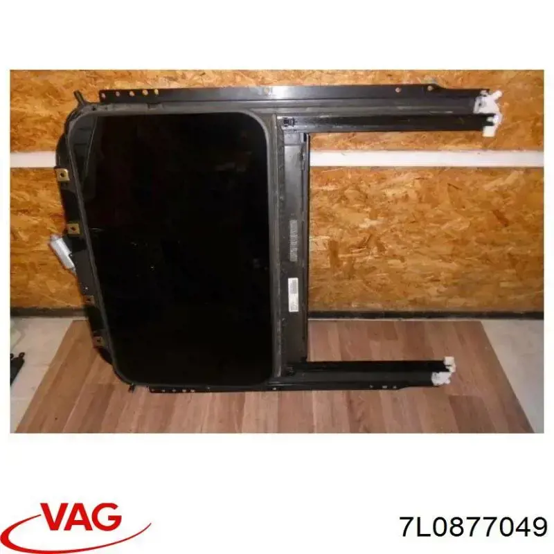7L0877049 VAG Панель люка