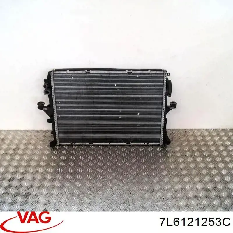 Радіатор основний VAG 7L6121253C ціна, від 27.69 USD