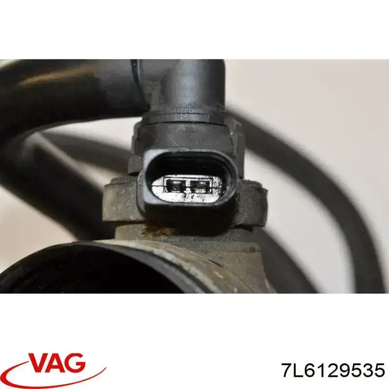 Патрубок повітряний, вихід повітряного фільтра 7L6129535 VAG