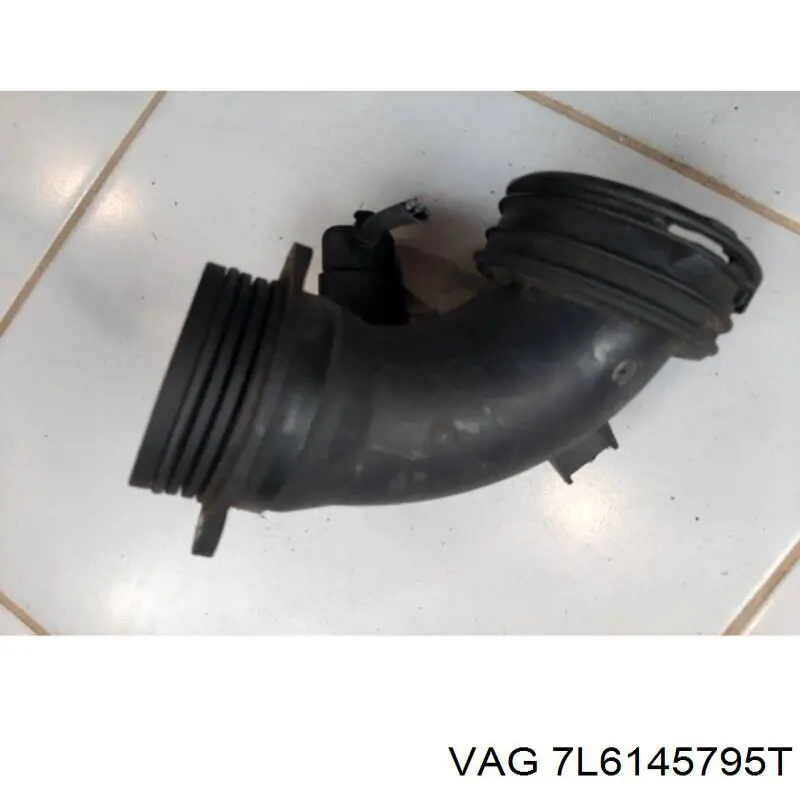 Купити 7L6145795AA VAG Шланг/патрубок интеркуллера