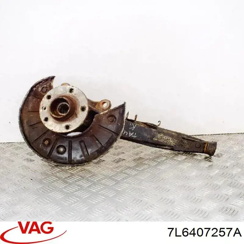7L6407257A VAG Цапфа поворотного кулака