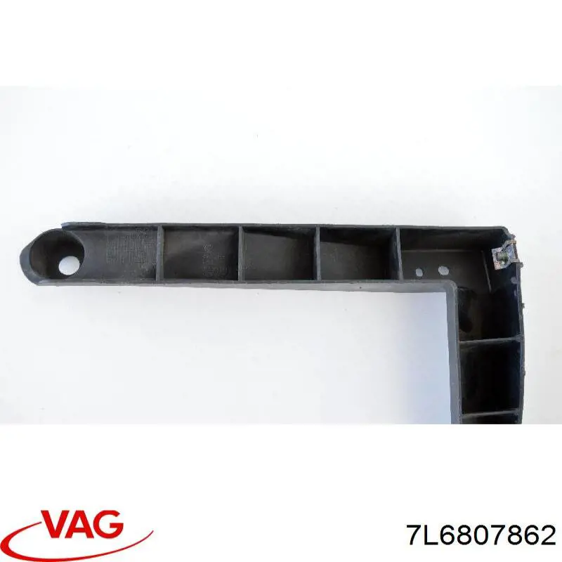 Кронштейн бампера заднього, правий VAG 7L6807862