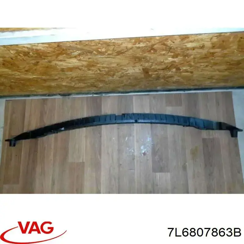 7L6807863B VAG Кронштейн бампера заднього, центральний