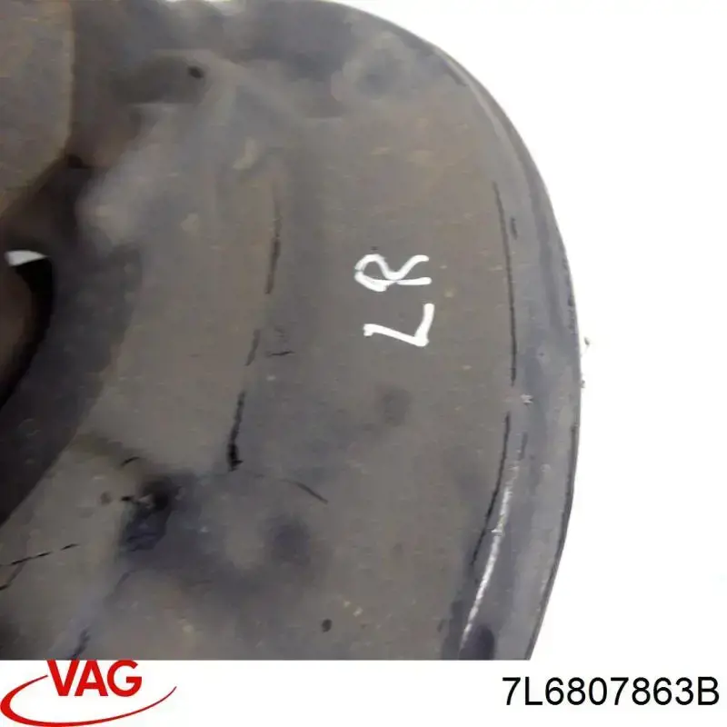 Купити 7L6807863B VAG Кронштейн бампера заднього, центральний