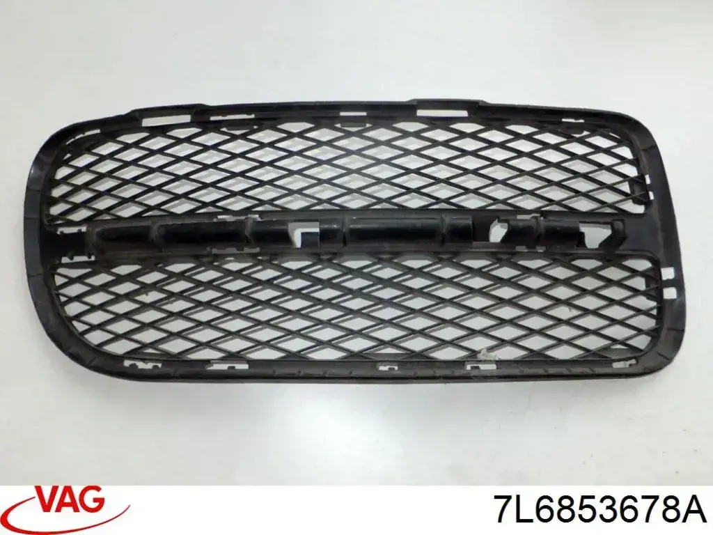 Решітка переднього бампера, центральна VAG 7L6853678A ціна, від 15.07 USD