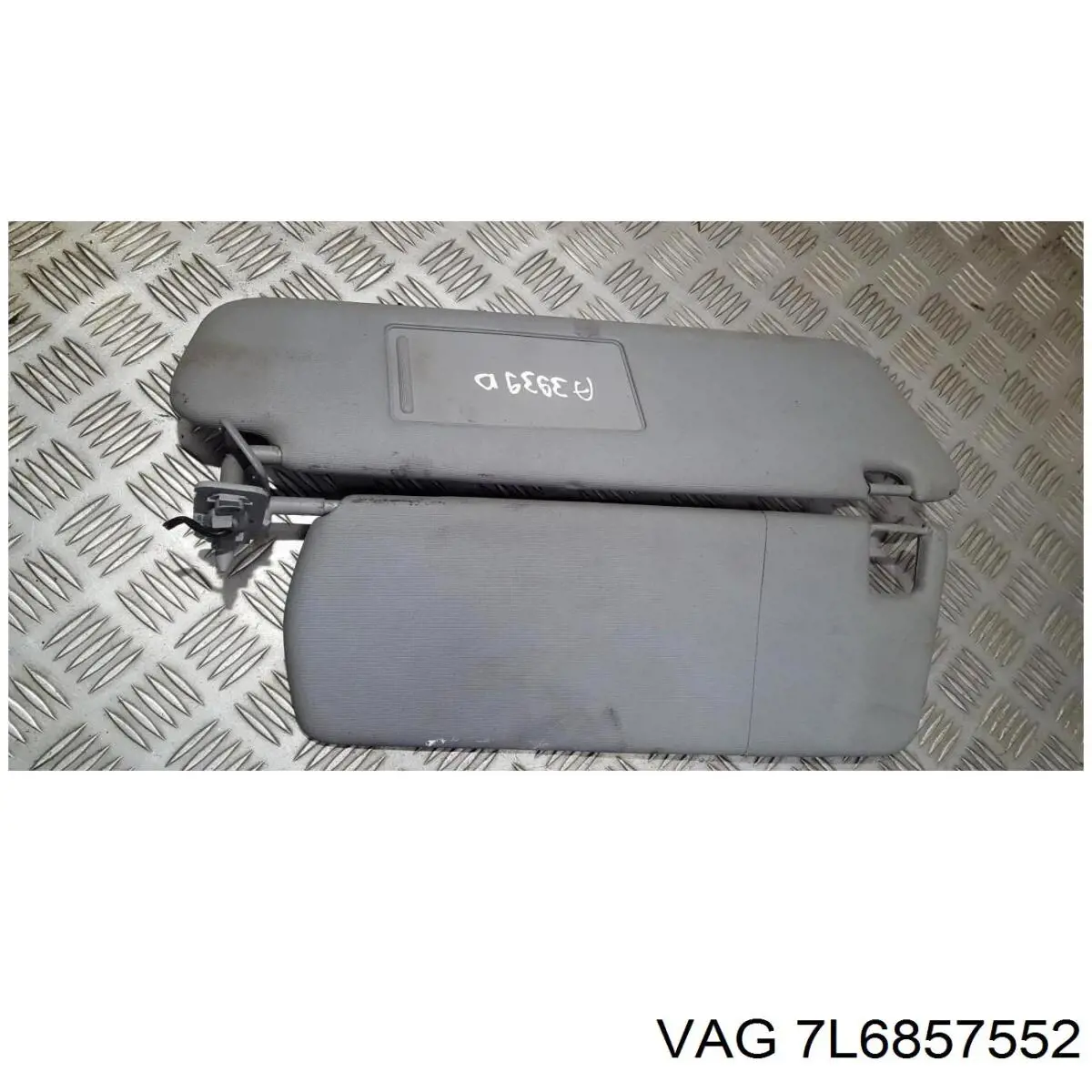 7L6857552 VAG Козирок протисонячний