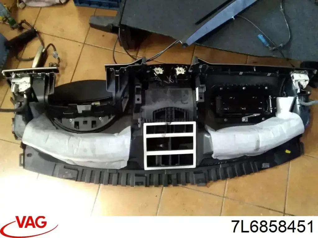7L6858451 VAG 