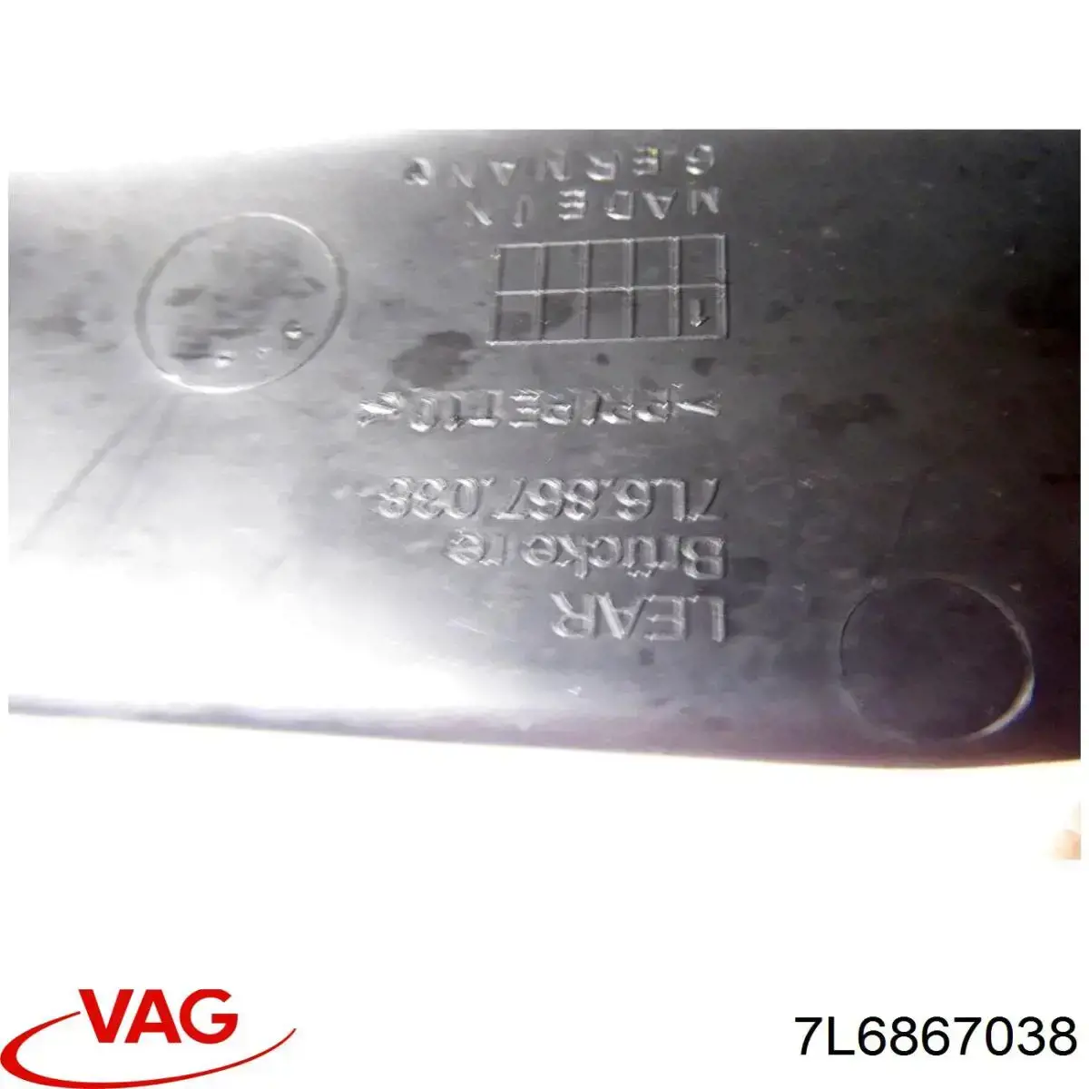7L6867038 VAG Облицювання багажного відсіку, праве