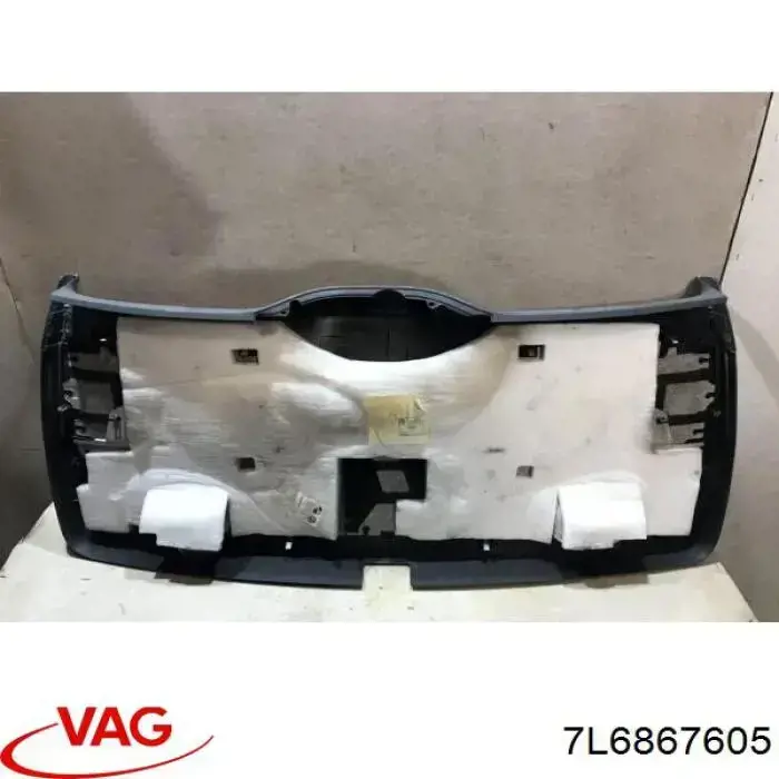 7L6867605 VAG Пластик п'ятих дверей