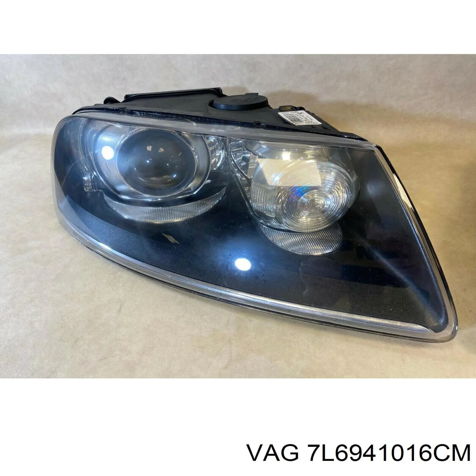 Купити 7L6941016CM VAG Фара правая