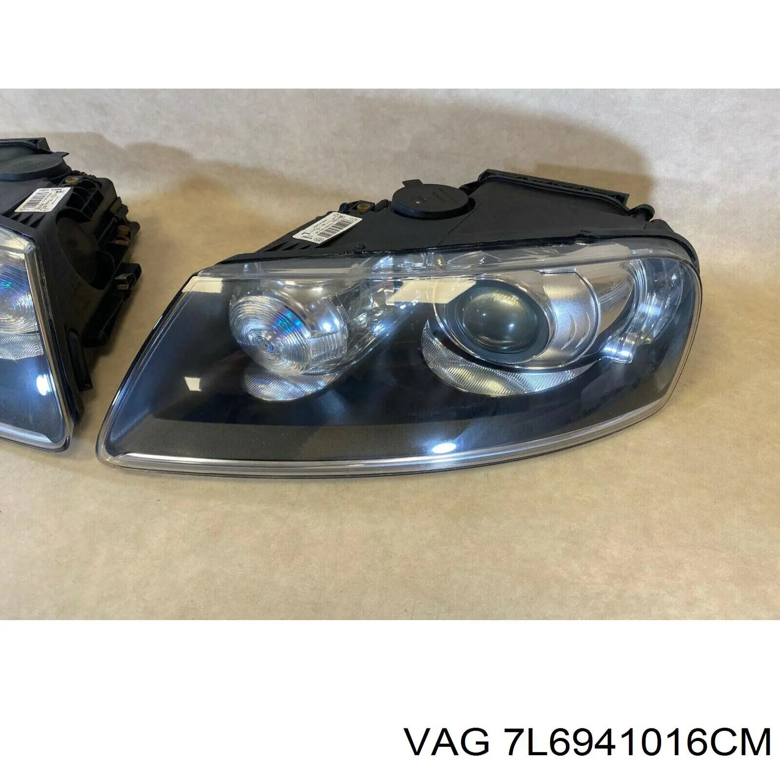 Фара права 7L6941016CM VAG