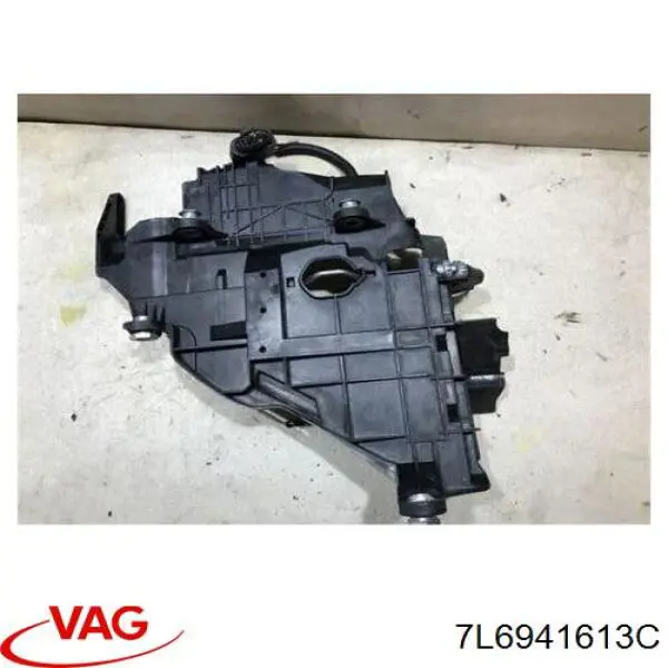 Купити 7L6941613B VAG Кронштейн-адаптер кріплення фари передньої, лівою