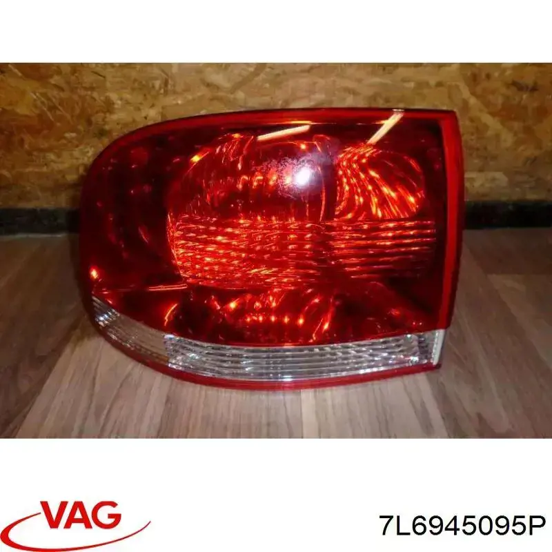 7L6945095P VAG Задній лівий зовнішній ліхтар