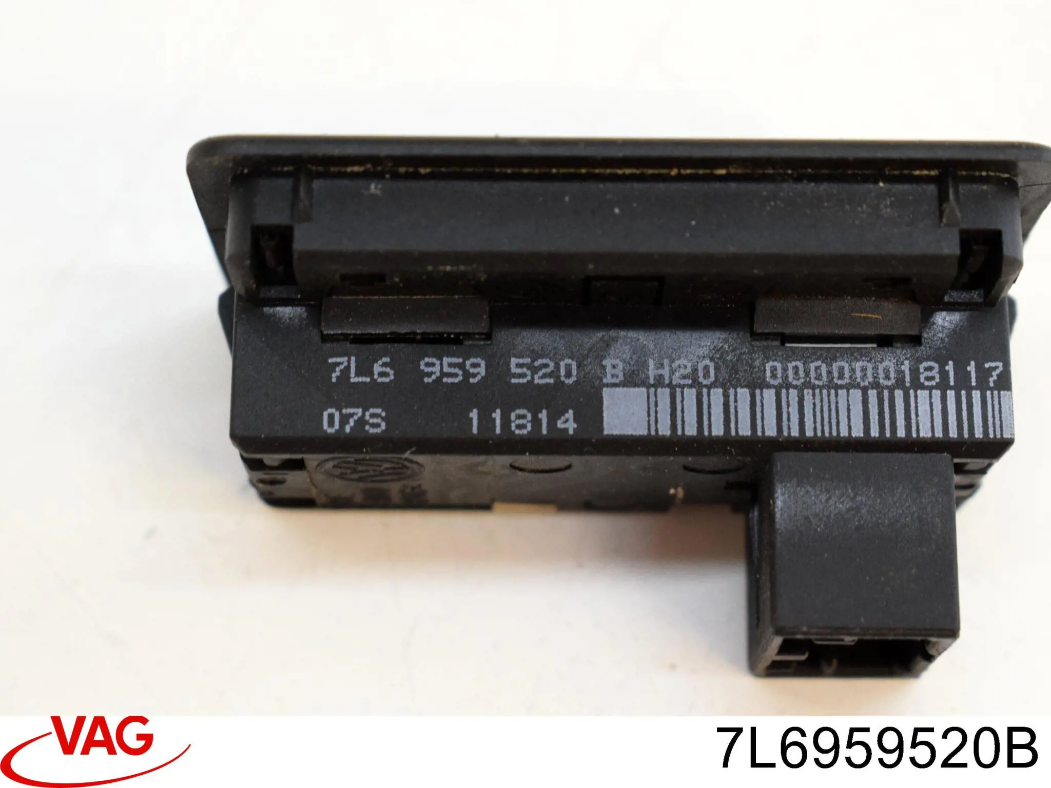 Купити 7L6959520B VAG Кнопка приводу замка задніх 3/5 дверей (ляди)