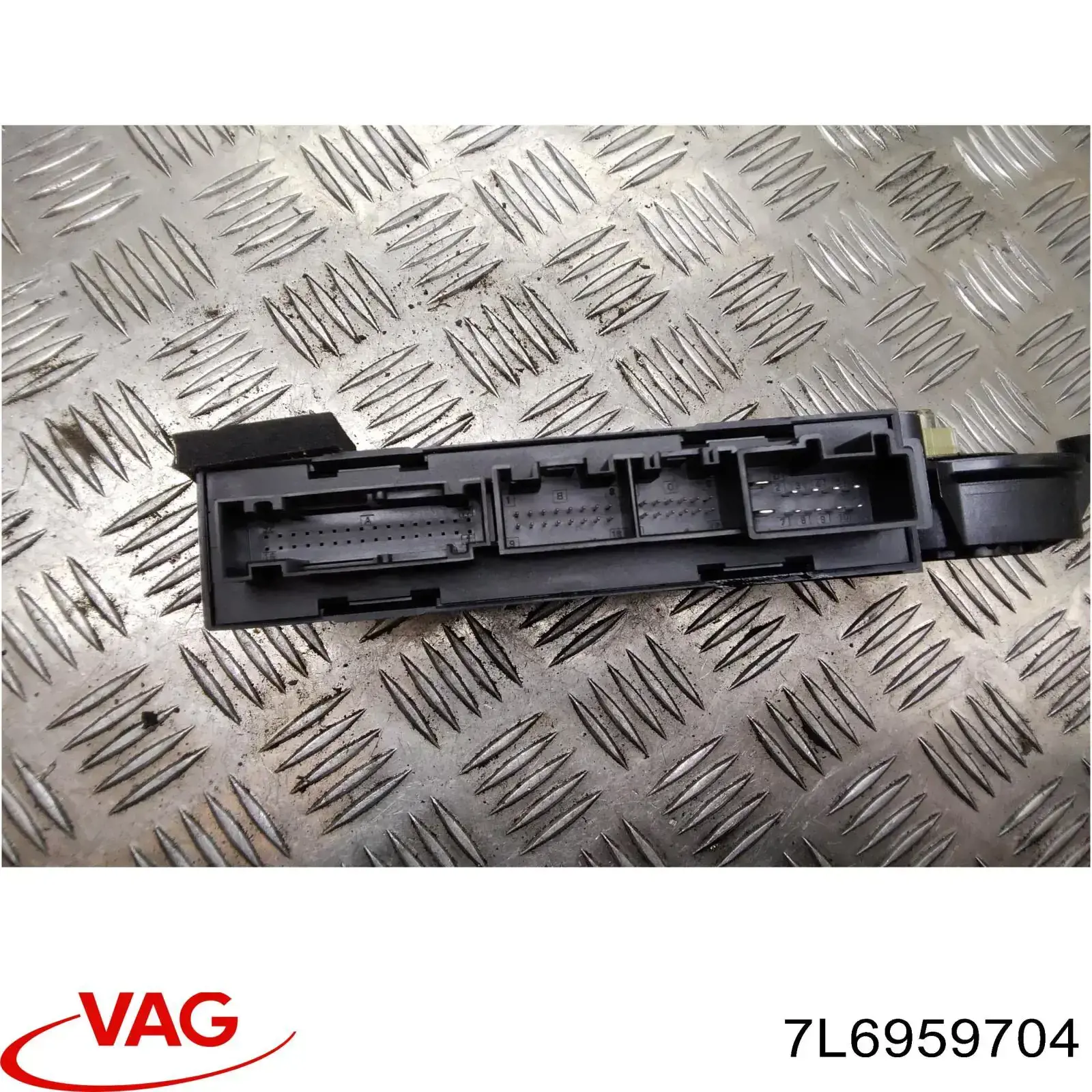 Мотор склопідйомника дверей задніх, правих VAG 7L6959704 ціна, від 11.25 USD