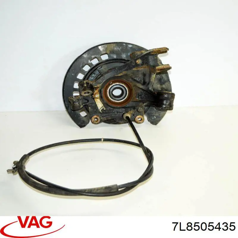 7L8505435 VAG Цапфа поворотна ліва
