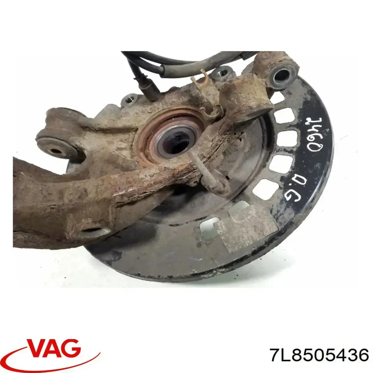 Купити 7L8505436 VAG Кулак поворотний правий
