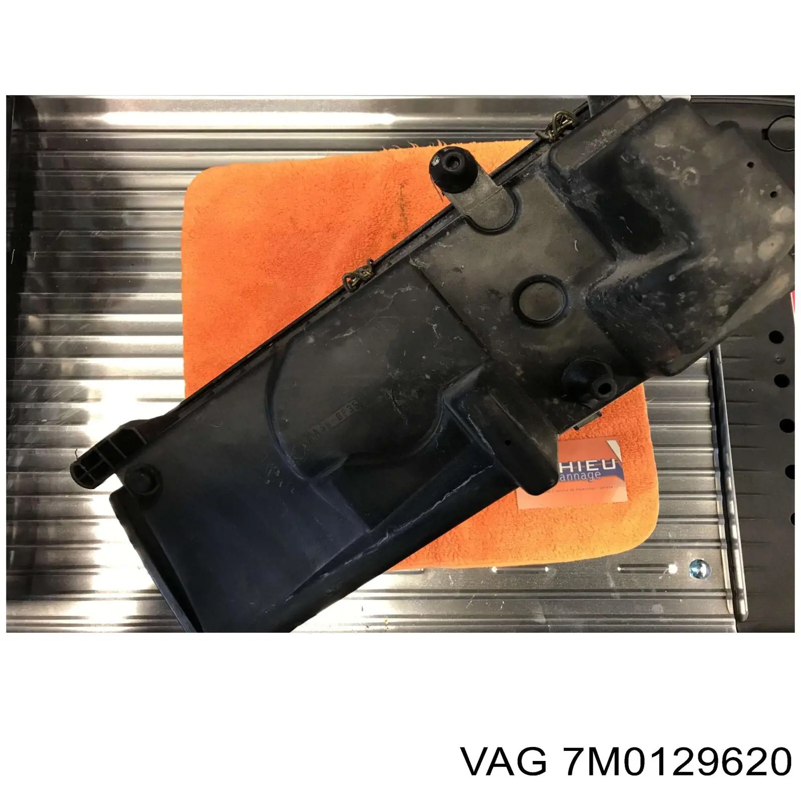 Фільтр повітряний VAG 7M0129620