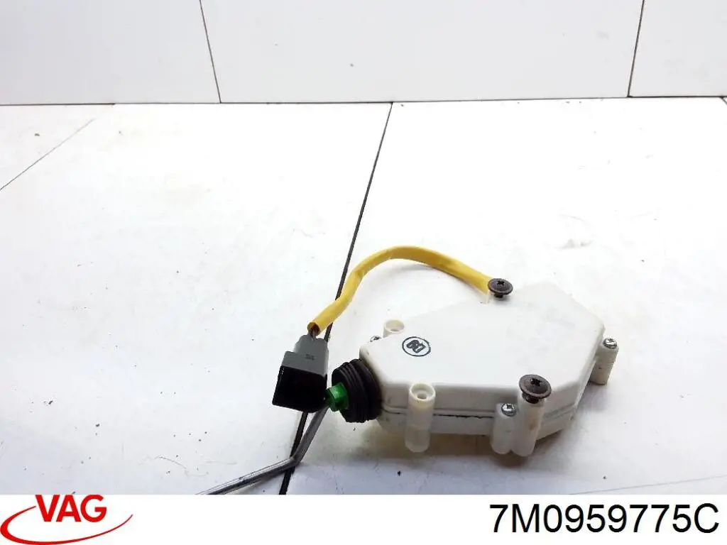 Купити 7M0959775C VAG Мотор-привод відкриття лючка бака