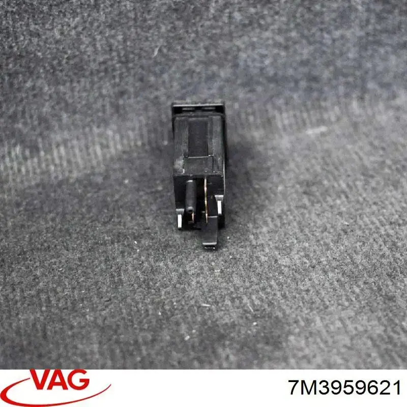 Кнопка включення обігріву заднього скла VAG 7M3959621 ціна, від 6.33 USD