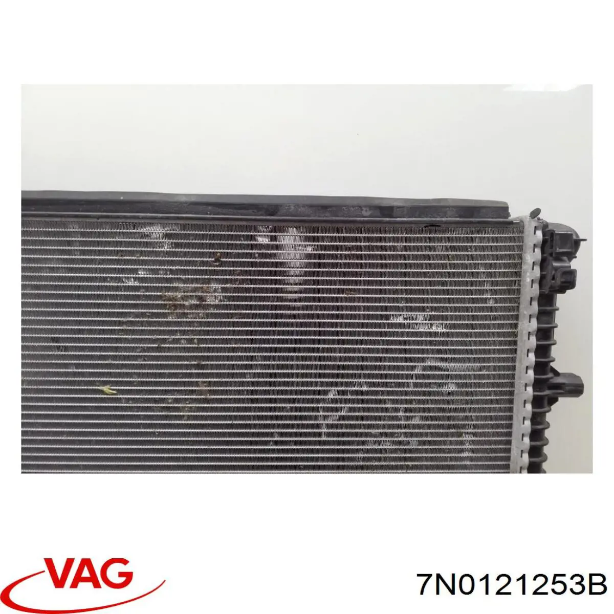 Купити 7N0121253B VAG Радіатор двигуна
