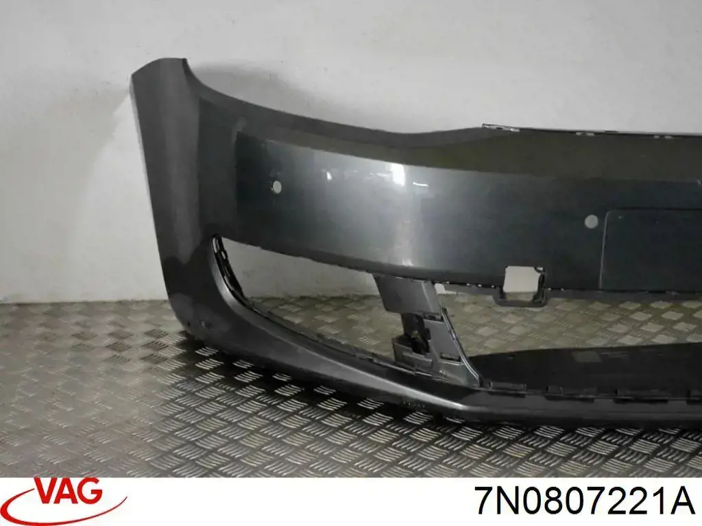 7N0807221A VAG Бампер передній в зборі