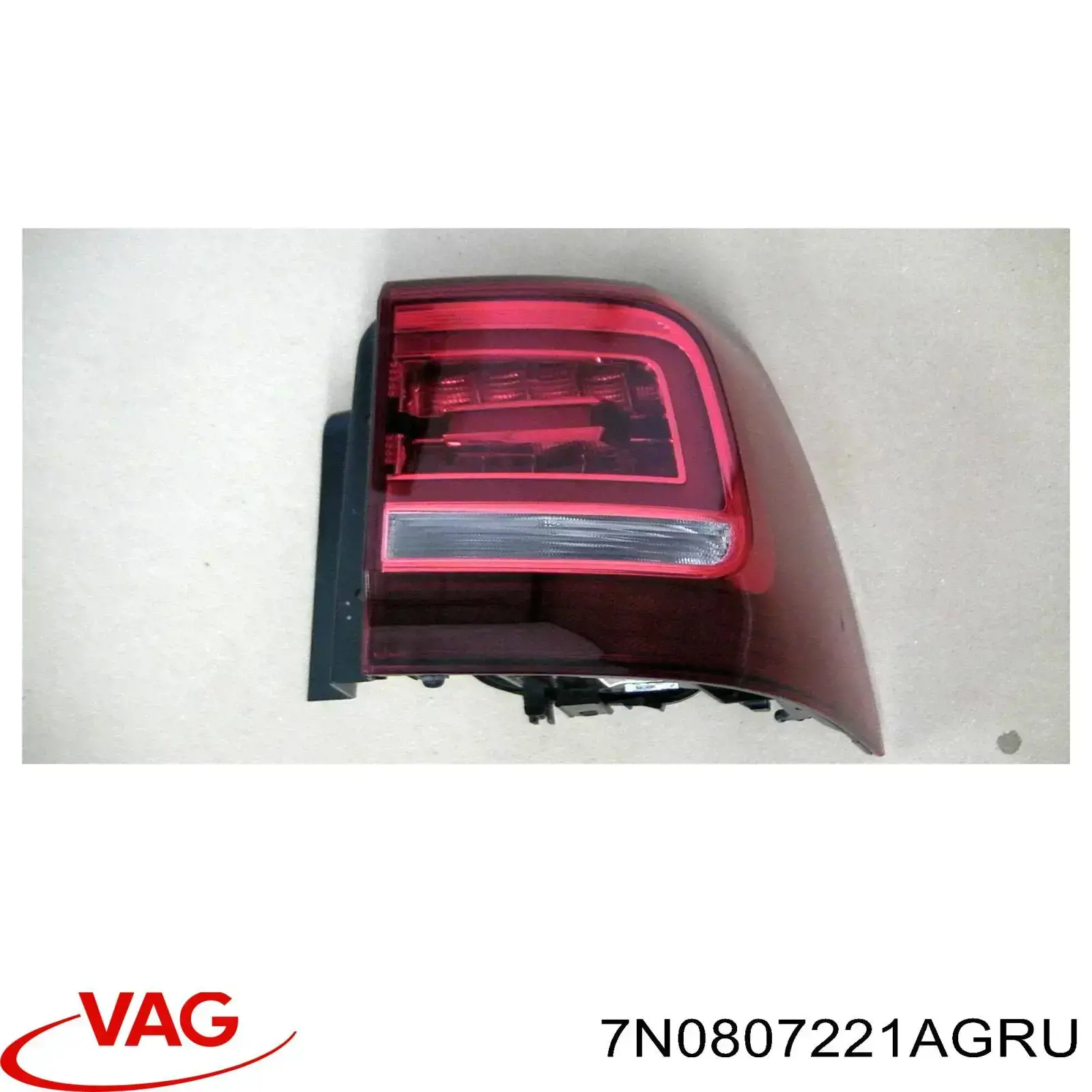 Передній бампер 7N0807221AGRU VAG