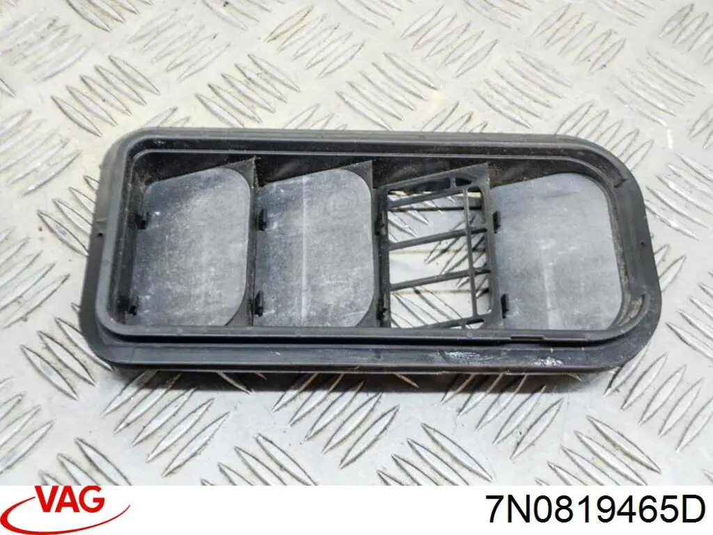 7N0819465D VAG Решітка вентиляційна задня