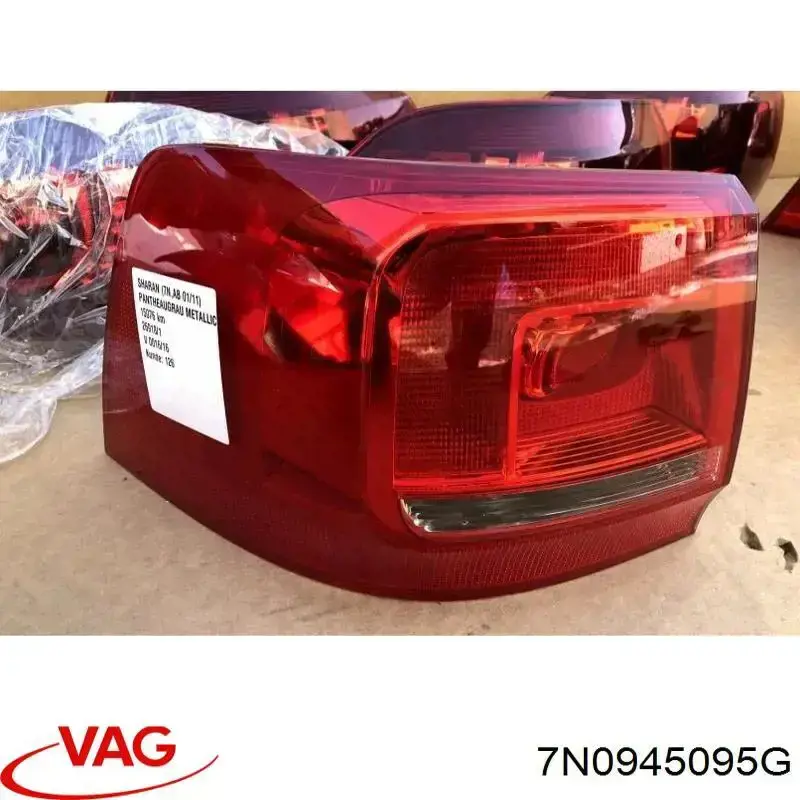 Задня ліва зовнішня фара VAG 7N0945095G ціна, від 62.78 USD