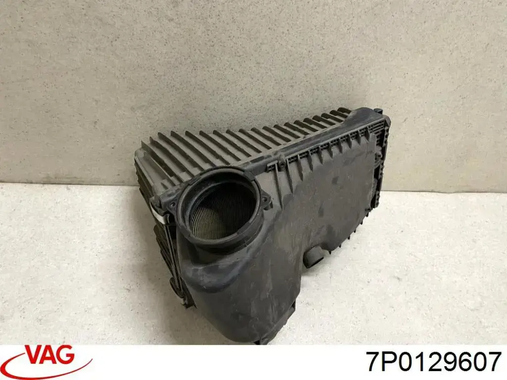 Корпус повітряного фільтра VAG 7P0129607 ціна, від 102.72 USD