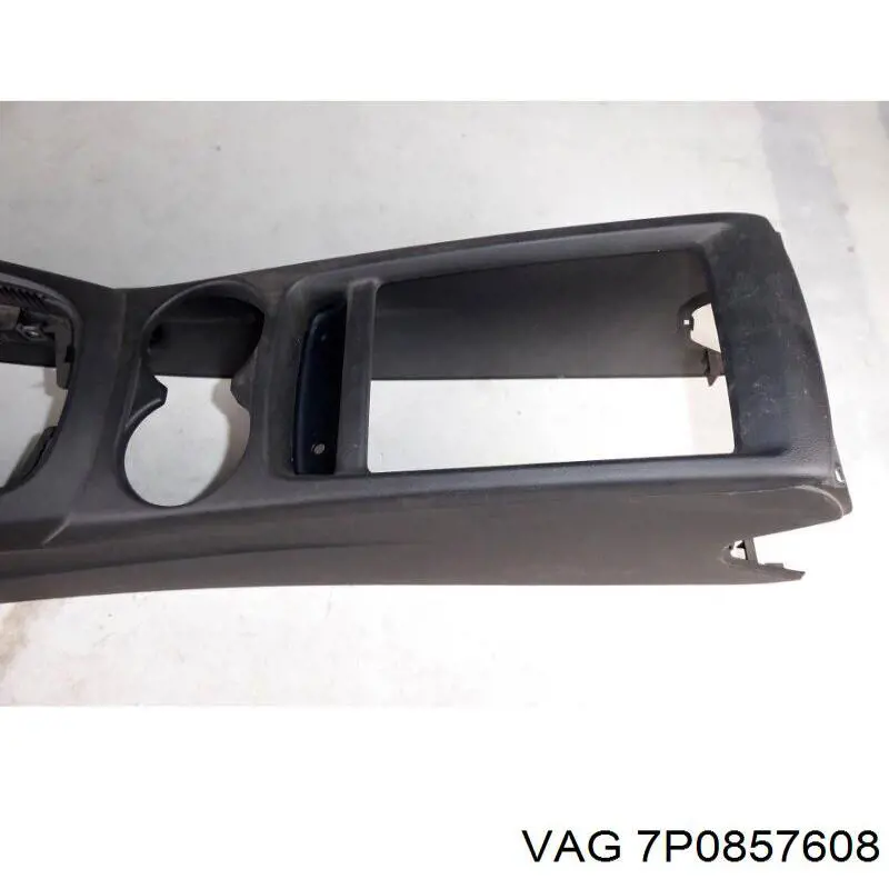 Купити 7P0857608 VAG 