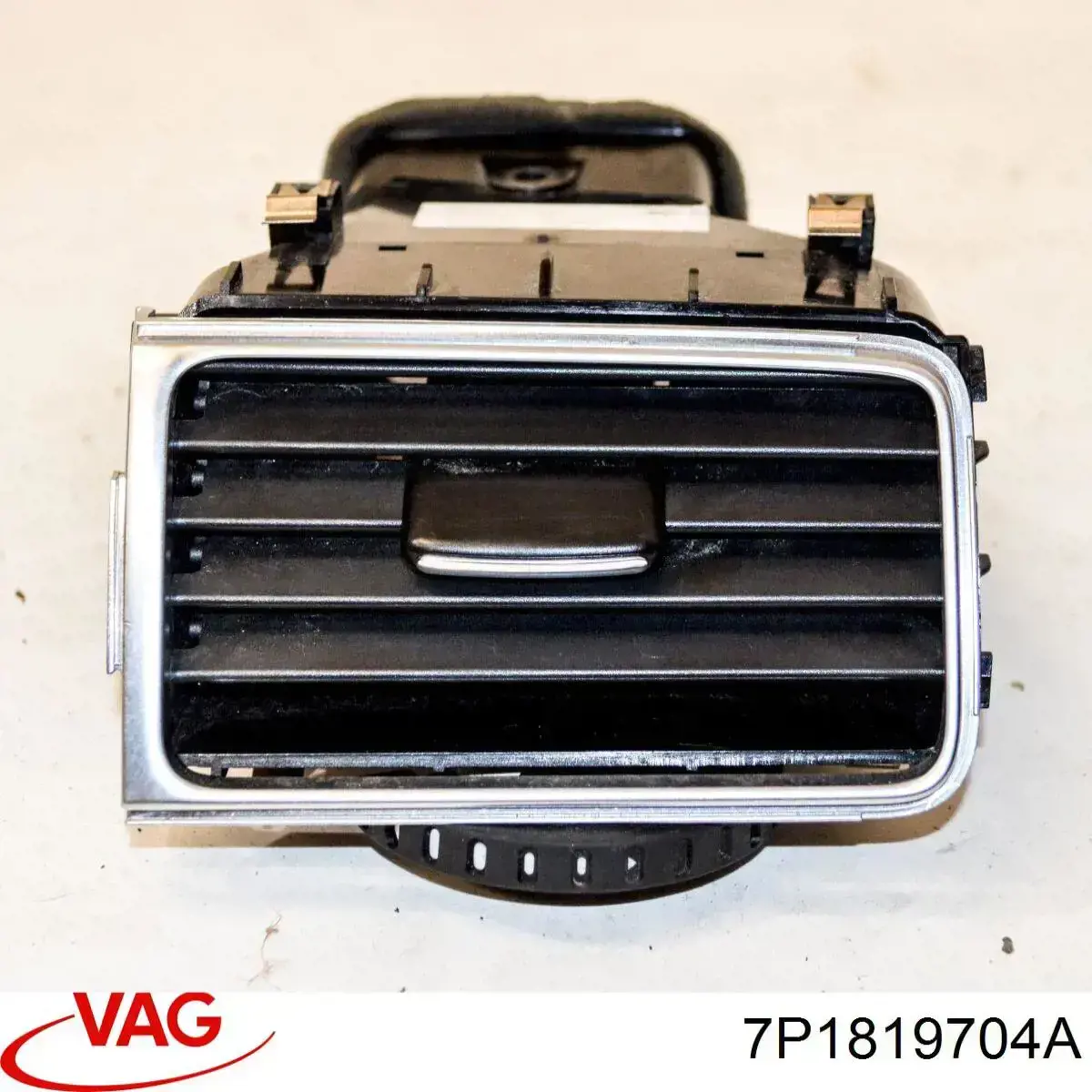 Решітка повітроводу права VAG 7P1819704A ціна, від 11.53 USD