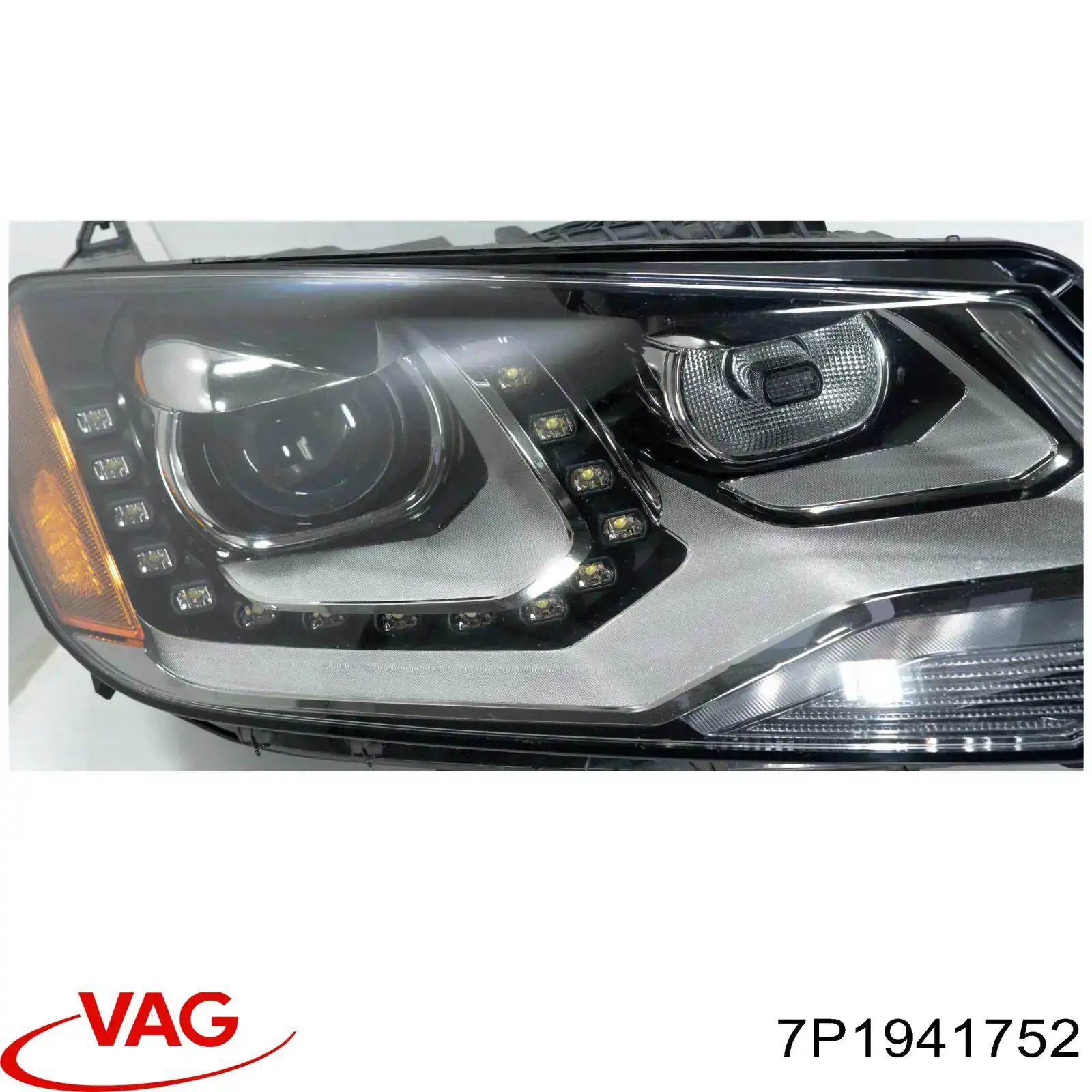 Фара права 7P1941752 VAG