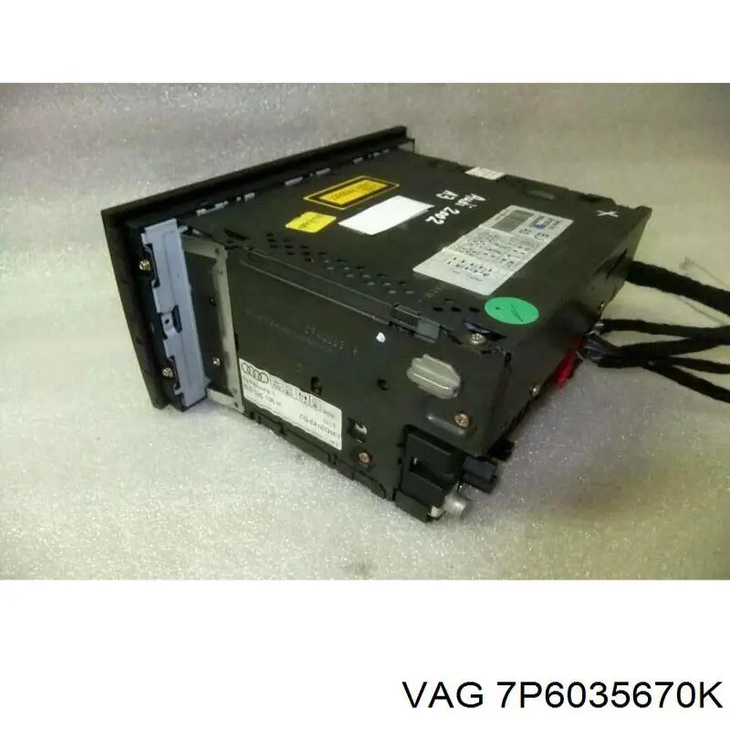 Магнітола (радіо AM/FM) VAG 7P6035670K ціна, від 165.97 USD