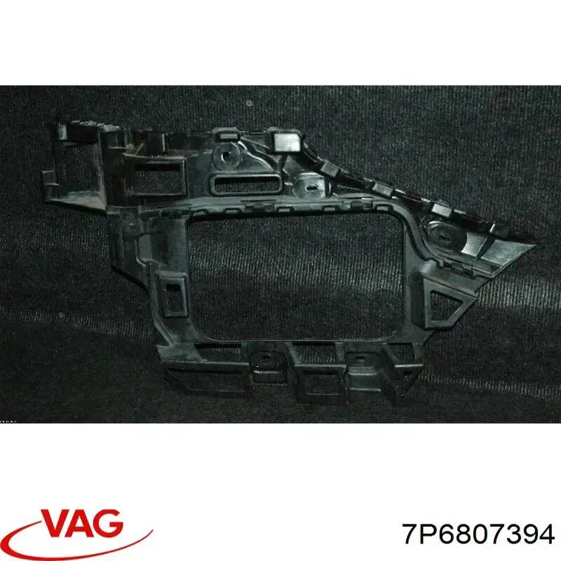 7P6807394 VAG Кронштейн бампера заднього, правий