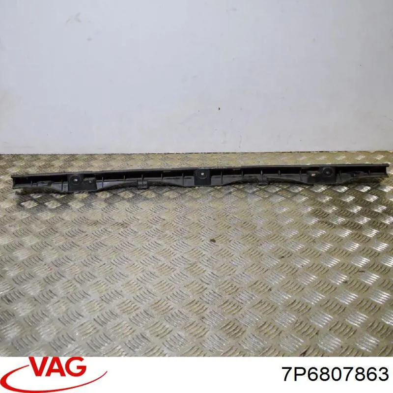 Кронштейн бампера заднього, центральний VAG 7P6807863 ціна, від 12.67 USD