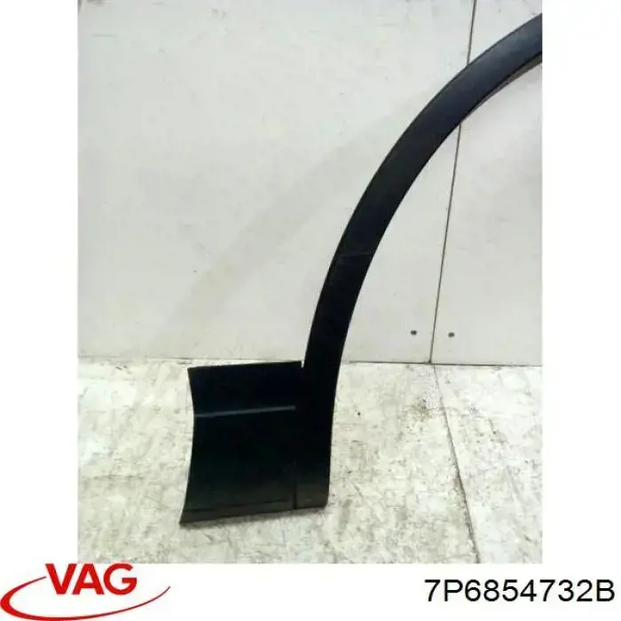 7P6854732B VAG Молдинг передньої арки колеса, правий