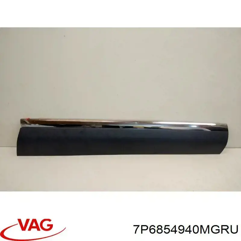 Молдинг передньої правої двері 7P6854940MGRUREF VAG
