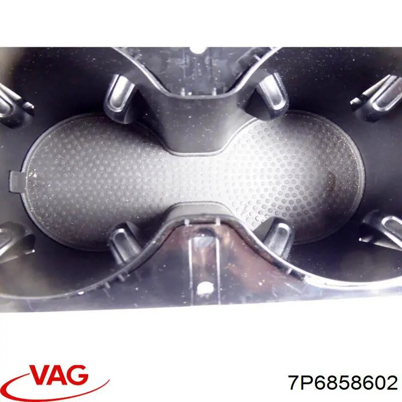 Попільничка центральної консолі VAG 7P6858602 ціна, від 7.60 USD