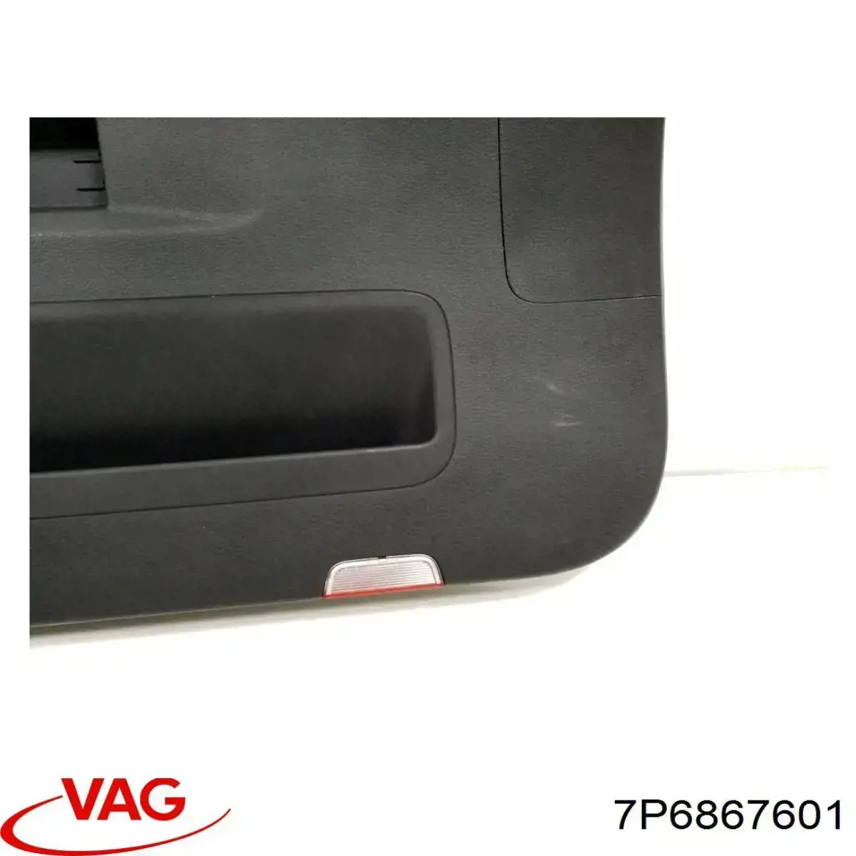 Обшивка кришки багажника VAG 7P6867601 ціна, від 18.06 USD
