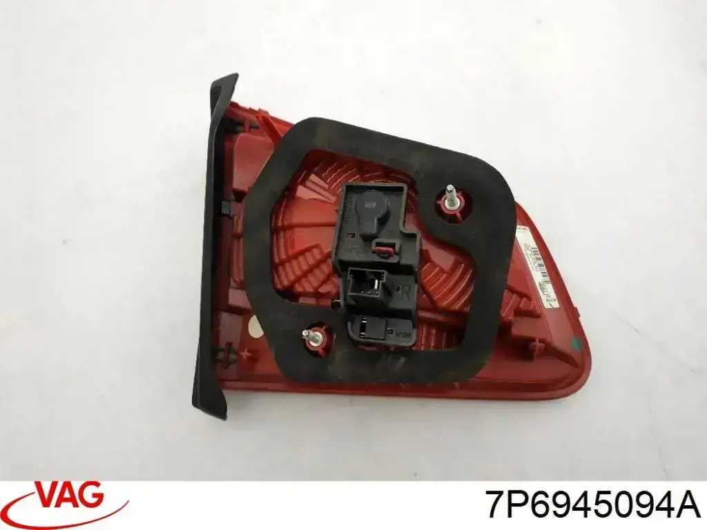 Стоп задній VAG 7P6945094A ціна, від 37.95 USD