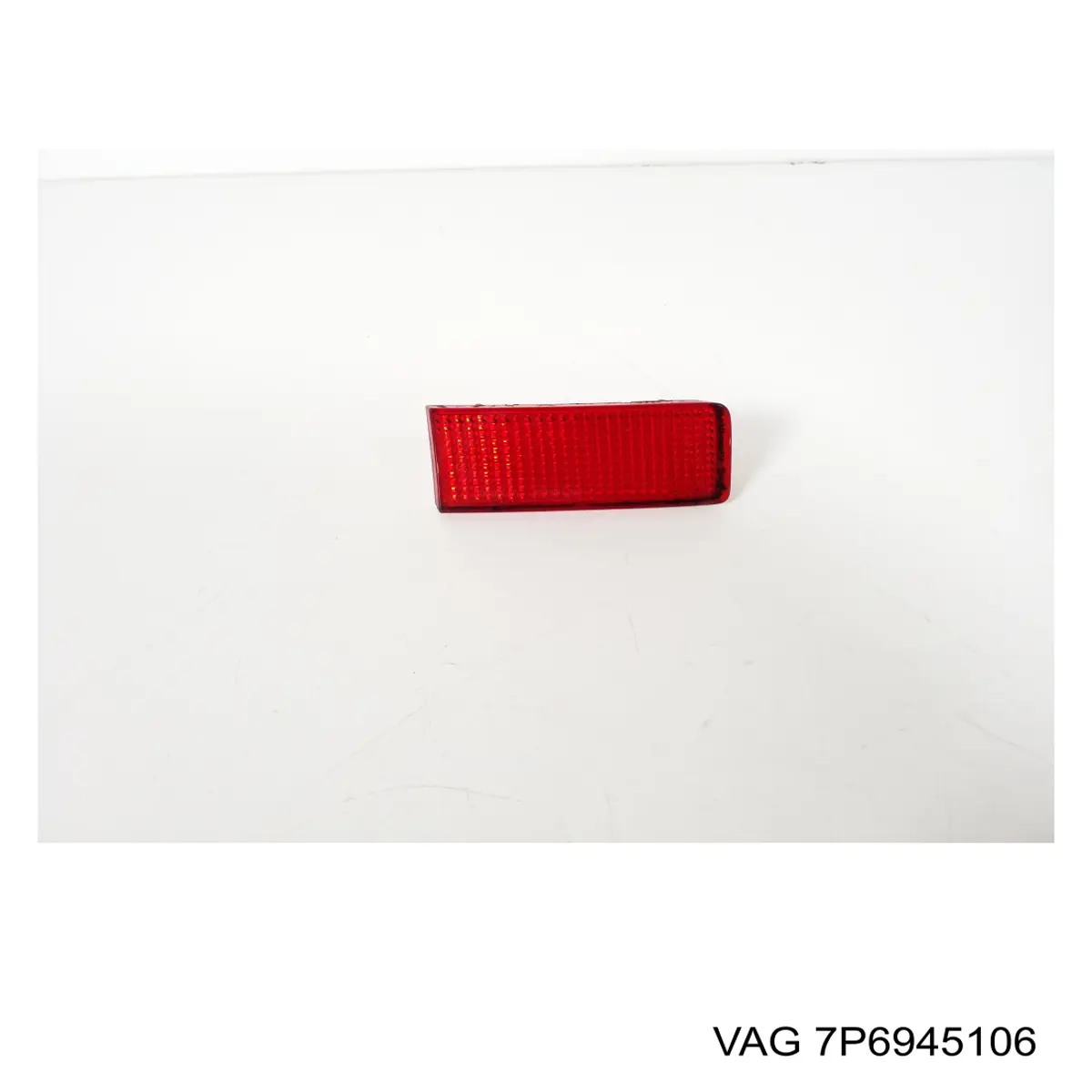 Правий катафот заднього бампера VAG 7P6945106 ціна, від 12.67 USD