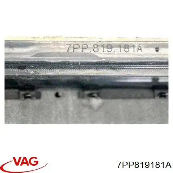 7PP819181A VAG Решітка вентиляційна задня