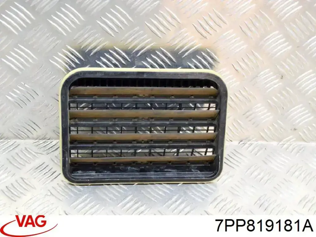 Купити 7PP819181A VAG Решітка вентиляційна задня