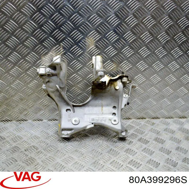 80A399296S VAG Кронштейн подушки (опори) двигуна, правої