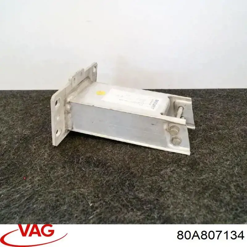 Кронштейн підсилювача переднього бампера VAG 80A807134 ціна, від 86.91 USD